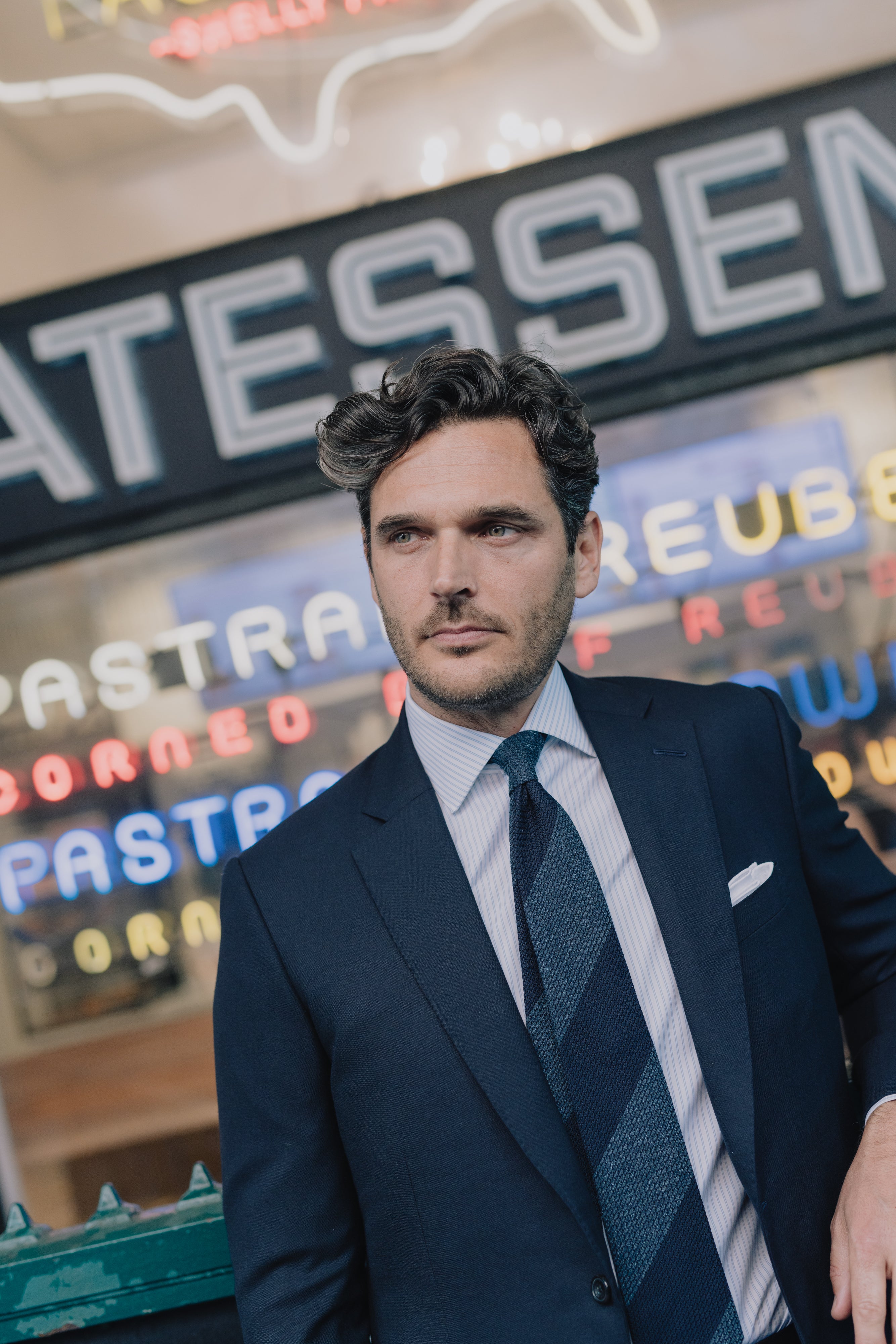 Cutaway Collar Shirt in Blue Stripe Poplin 16.5