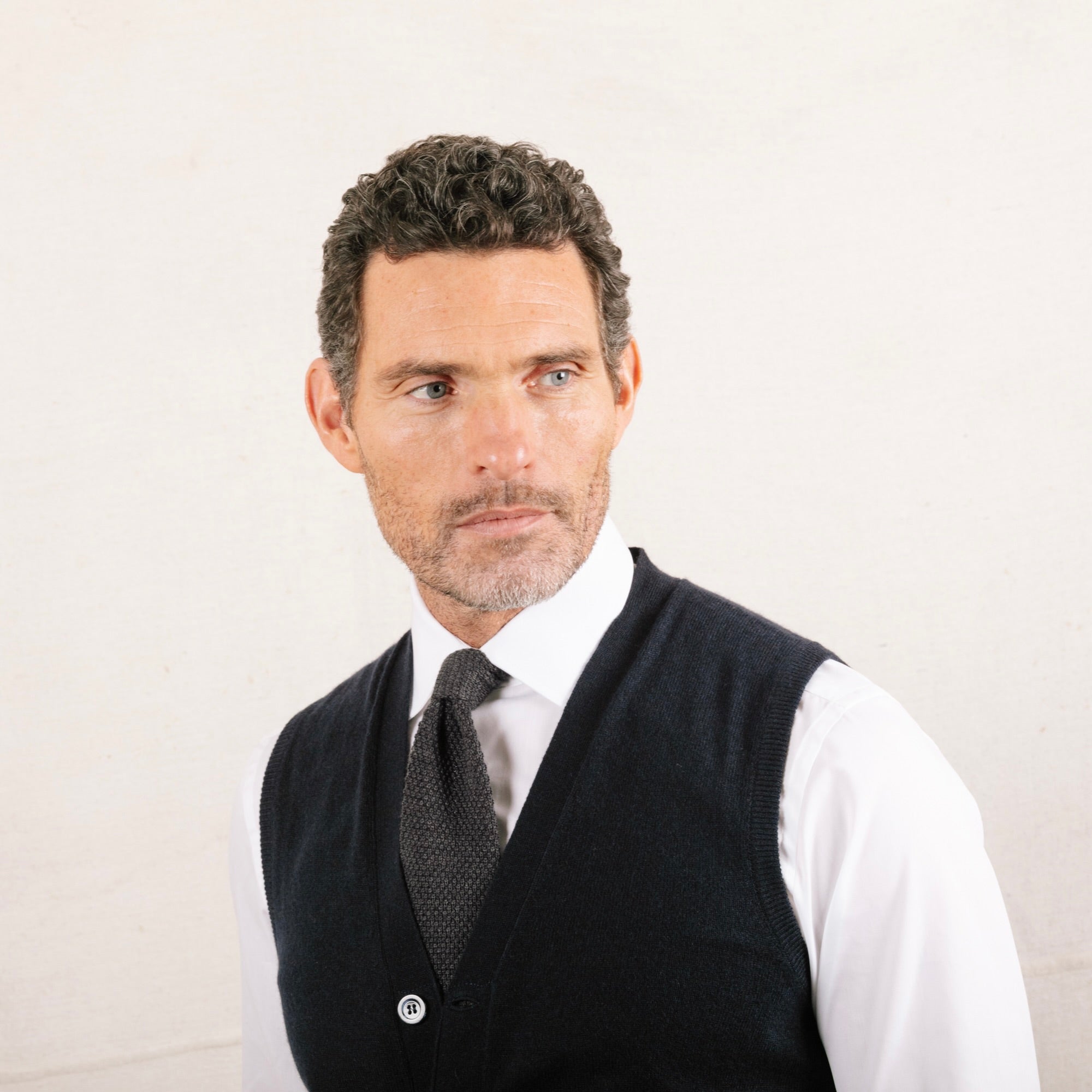 Cashmere Sleeveless Cardigan in Navy Blue – Cad & The Dandy New York