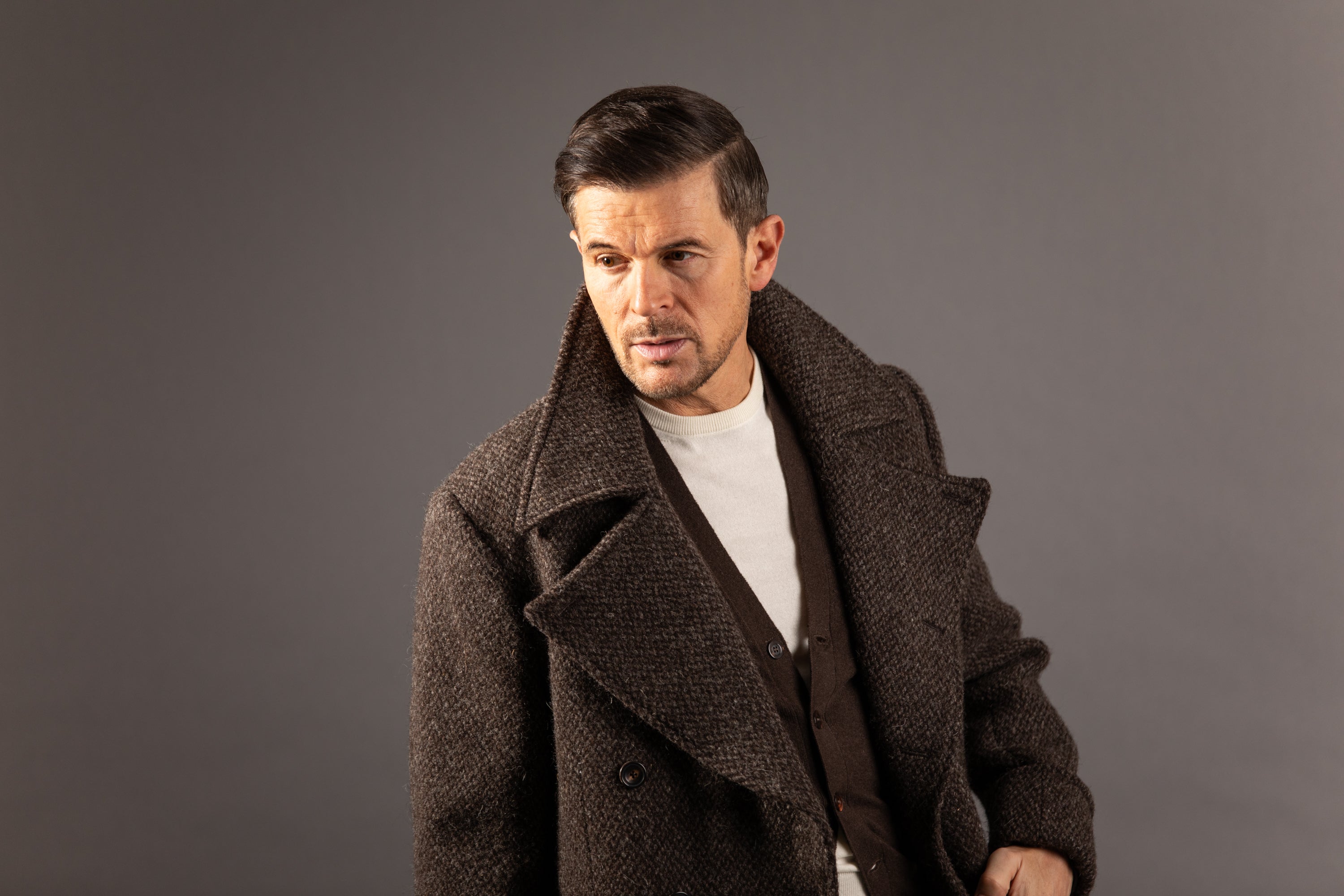 Cashmere Sleeveless Cardigan in Chocolate Brown – Cad & The Dandy